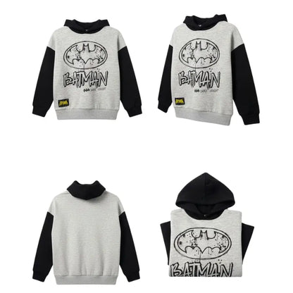 Buzo gris con letra amarilla e imagen de batman